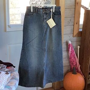 New boutique denim long skirt size large back vent
